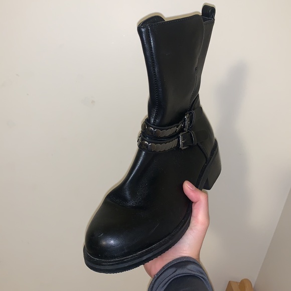 Lather shoes - Picture 2 of 3